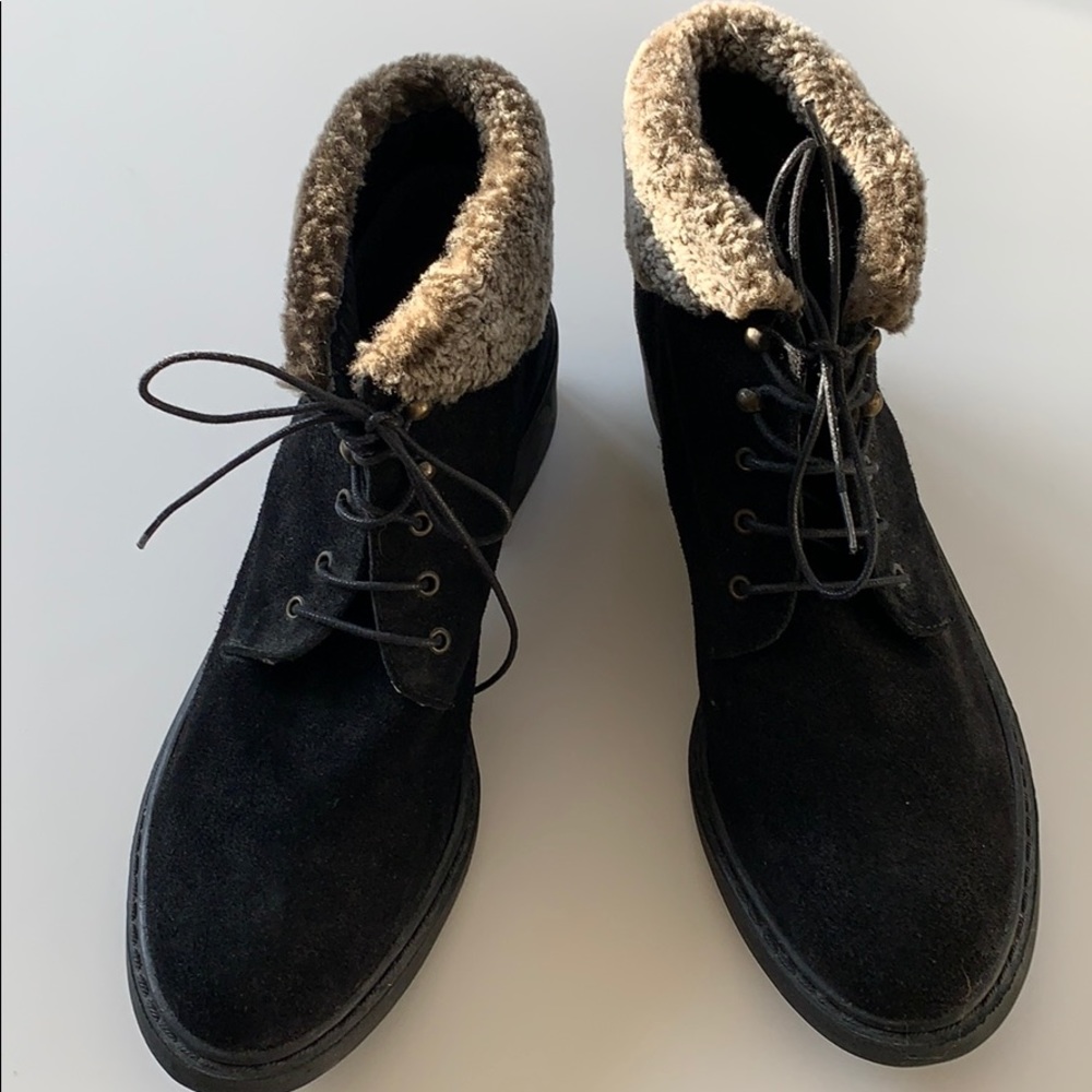 Eagle Rock 10B Black Suede Boots With Fur Trim
